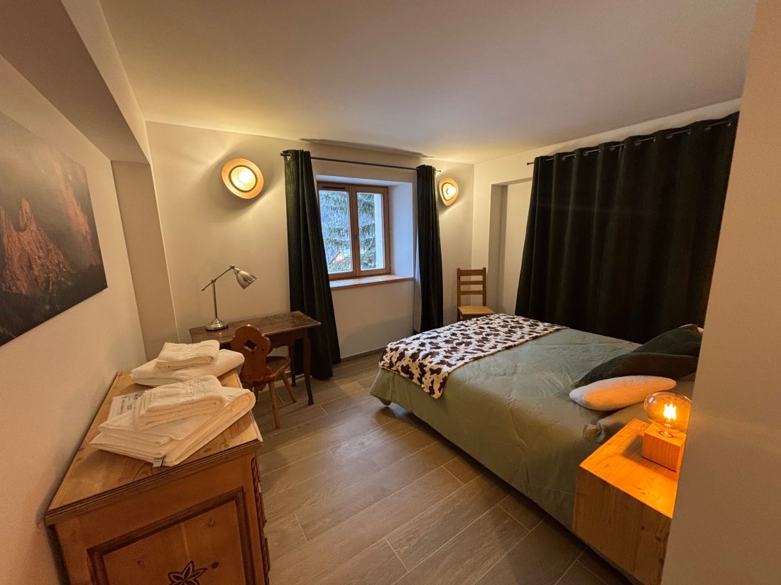 Chambre 2 Sud-Ouest Lit Queen Size - Douche Privative